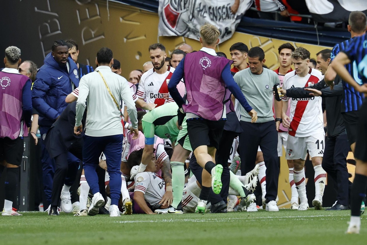 Acuña vs Dumfries: una nueva tangana por el resquemor de Catar 2022