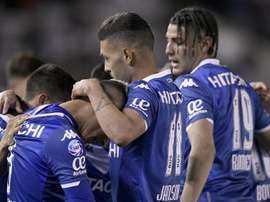 Vélez se disfraza de River y Hoyos, de Armani. Velez