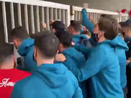 L'Athletic a fêté le titre avec ses supporters...séparés par un tunnel. Captura/AthleticClub