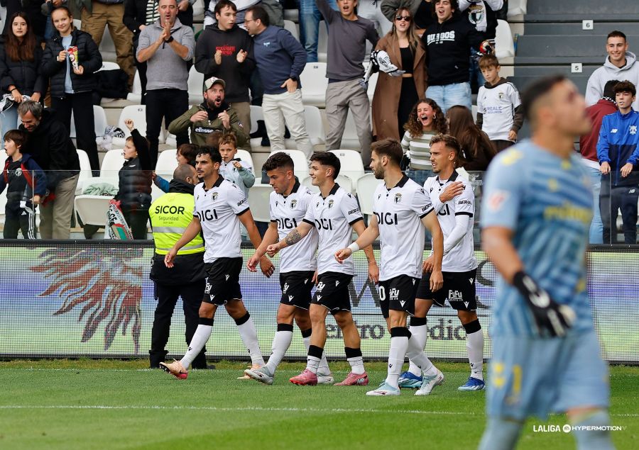 El Málaga tampoco puede con El Plantío