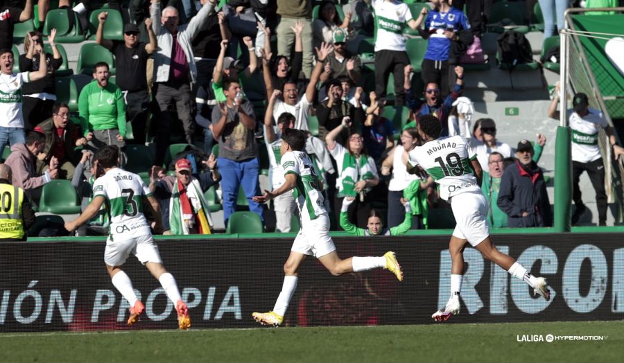 El Elche juega con fuego, pero le sale bien