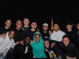El PSG celebró el Día de Francia en la Torre Eiffel. Twitter/Neymarjr