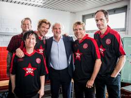 El punk no solo no ha muerto, sino que da vida al fútbol. Twitter/dietotenhosen