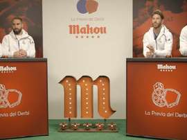 Os quatro jogadores competiram num divertido concurso de televisão. Youtube