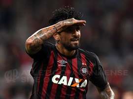 O argentino este cerca de ano e meio no 'Furacão'. Twitter/atleticopr