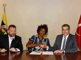 Luiz Gustavo, novo reforço do Fenerbahçe. Fenerbahçe