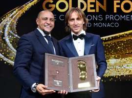 Modric ganha outro prêmio. Twitter/GoldenFoot