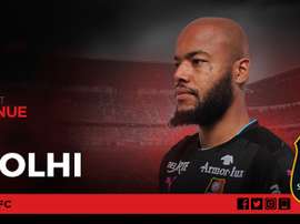 El Rennes consigue hacerse con un portero, M'Bolhi. StadeRennaisFC