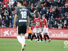 Manu Barreiro celebra con sus compañeros el 2-2 ante el Almería. LaLiga
