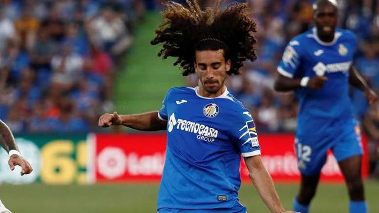 Diario Colchonero Marc-cucurella-se-dispone-a-lanzar-durante-un-partido-con-el-getafe--efe