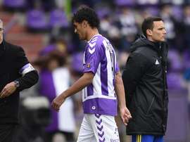 Marcelo Silva, del Valladolid, se marcha cabizbajo a las duchas tras ser expulsado en el encuentro ante Osasuna. RealValladolid