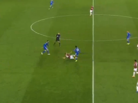 Mark Noble was shown a straight red card. Captura