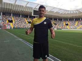 Marquinho posa con los colores del Udinese. Twitter