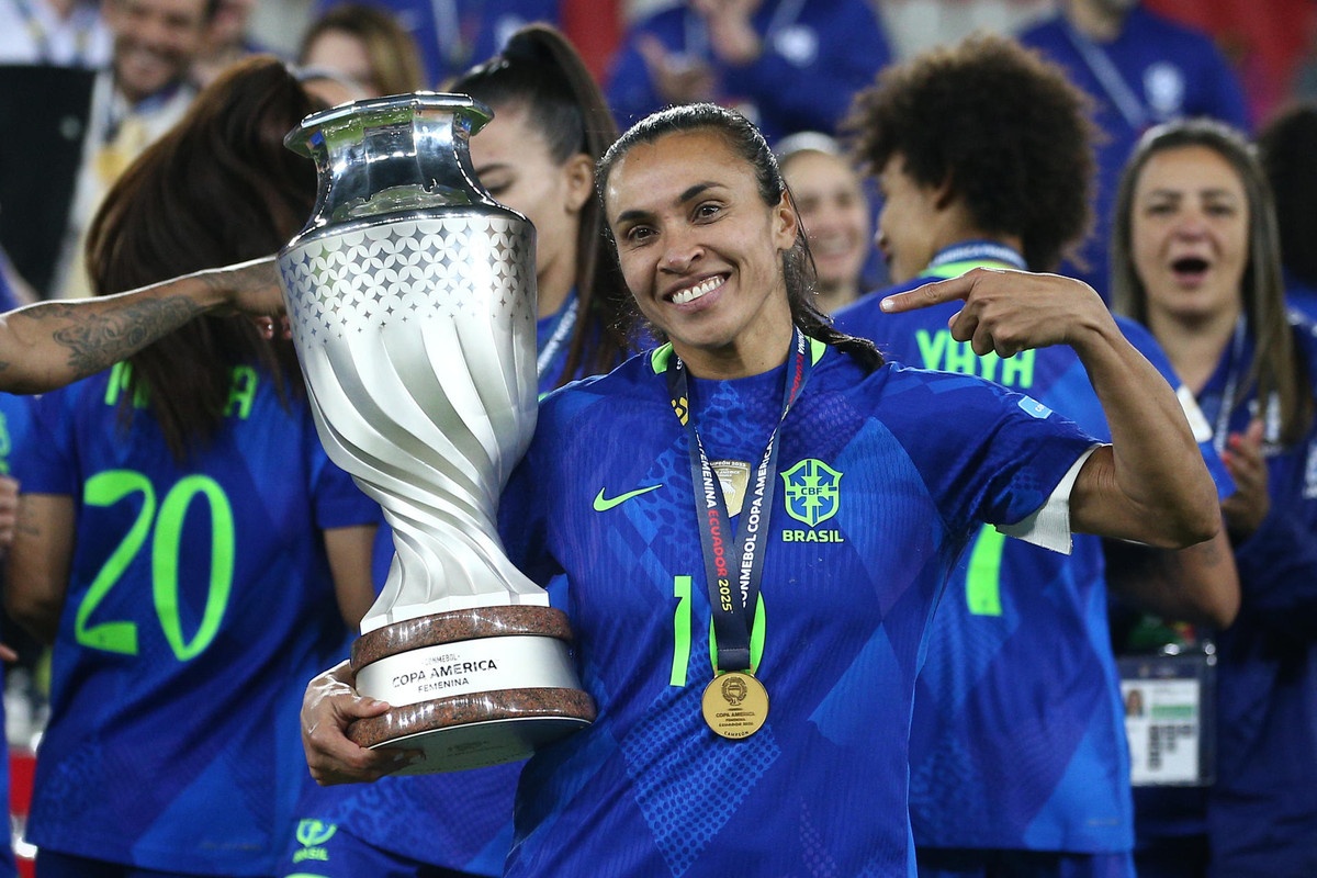 Marta chega aos 40 anos com legado eterno no futebol mundial