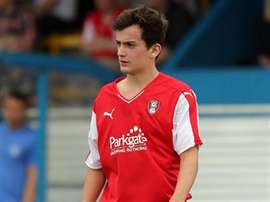 Mason Warren ha renovado su contrato con el Rothertam hasta el 30 de junio de 2018. TheMillers