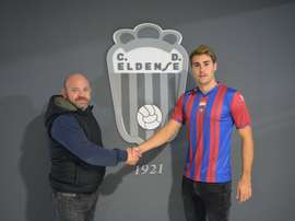 Ferrer ya luce los colores de su nuevo equipo. CDEldense