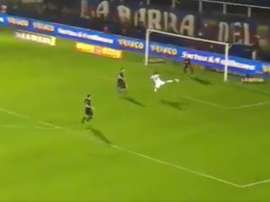 Romero marcó un gran gol para poner por delante a Vélez. Captura/TNTSports