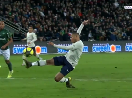 Mbappé marque d'une sublime volée. Capture Twitter/BeinSports