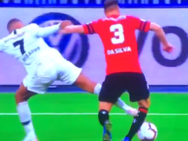 Cartão vermelho direto para Mbappé. Captura/beINConnect