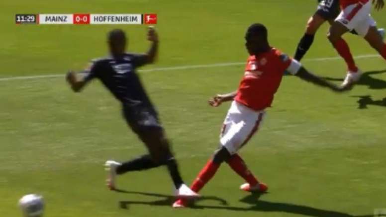 Bogarde Est Entre Dans L Histoire De La Bundesliga Besoccer