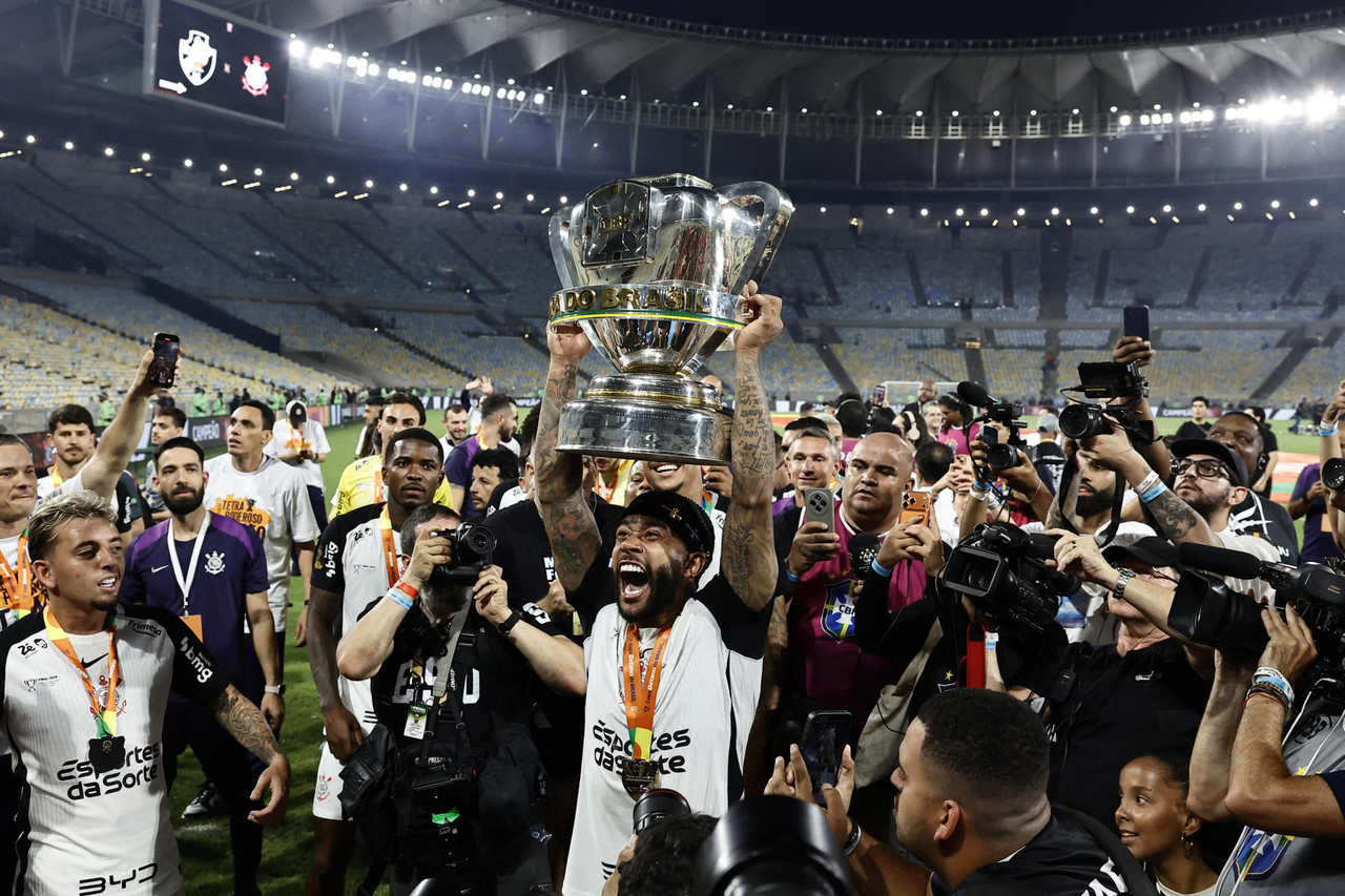 Memphis levanta la Copa y lleva a Corinthians a la Libertadores