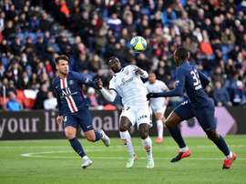 Ligue 1 e Ligue 2, a portas fechadas. Twitter/DFCO_Officiel