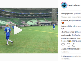 L'action de Ed Sheeran. Instagram/Teddysphotos