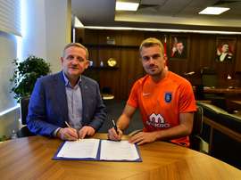 El Istanbul Basaksehir se refuerza con Mert Günok. IstanbulBasaksehir