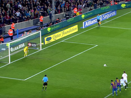 Javi Varas came out on top in his battle with Messi. Screenshot.