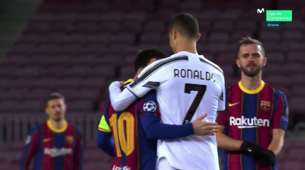 L'immagine più attesa: l'abbraccio tra Messi e Ronaldo prima della partita  - BeSoccer