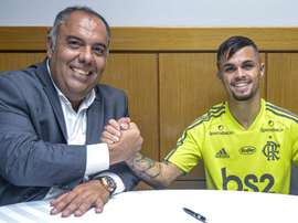Michael é apresentado oficialmente como novo reforço do Flamengo. Twitter @Flamengo