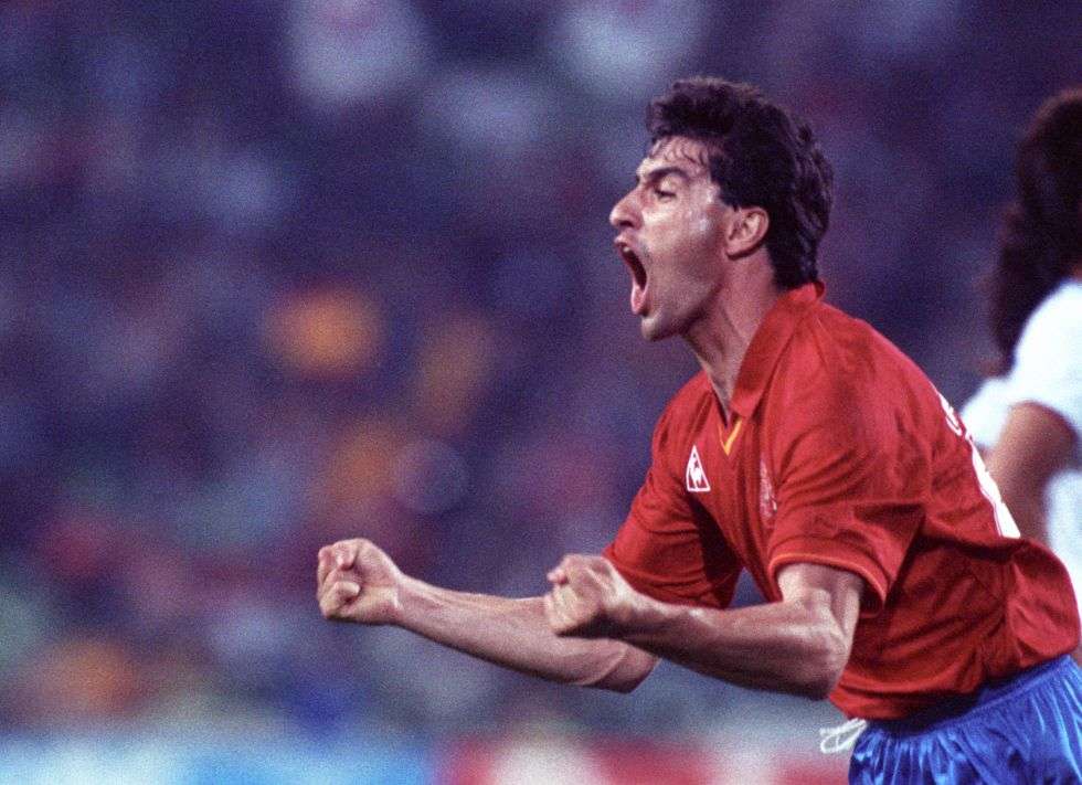 El Once ideal de futbolistas españoles en el chiringuito Popuhead. - Página 11 Michel-celebra-el-tercero-de-sus-tres-goles-a-corea-del-sur-en-udine-con-su-historico-grito-de--me-lo-merezco---elpais-luis-magan