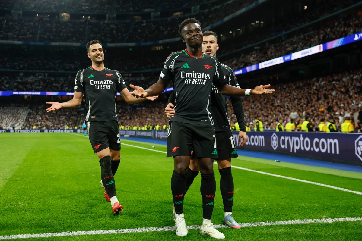 Saka 'confident' Arsenal can turn Champions League tie at PSG around