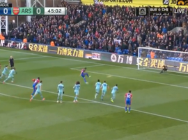 Milivojevic gives Palace the lead. Captura/NBC