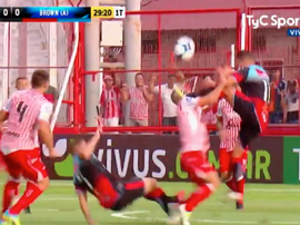 Escalofriante patada. Captura/TyCSports