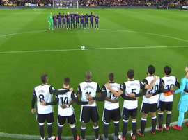 Los 22 protagonistas formaron en silencio en homenaje al joven Nacho Barberá. Captura