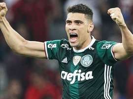 Moisés, do Palmeiras, quebrou o joelho em uma ação com Zé Antônio. Twitter/MoisesLima10