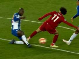 Salah could have been sent off for this challenge on Danilo. Captura/FoxSports