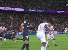Acrobatic scissor kick. Twitter/Canal+