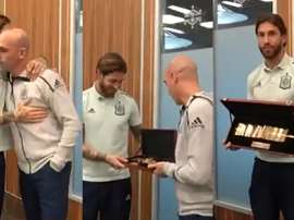 Espanha premiou Ramos com um braçadeira de ouro. Capturas/SeFutbol
