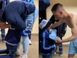 El desconsolado abrazo de un aficionado a Callejón tras su último partido. Capturas/ESPN