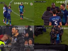 Algunos aficionados le imitaron el sonido de un mono. Captura/VSports