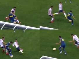 'Bebelo' se vistió de Riquelme y dejó sentados a tres rivales. Capturas/FOXSports