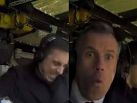 L'échange insolite entre Neville et Carragher lors du derby. Captures/SkySports