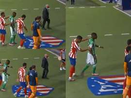 Lição número 1: não se pisa no escudo do Atleti. Captura/MovistarLaLiga