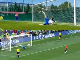 Akinfeev a répété le même arrêt sur Aspas que Dzyuba. Capture/FIFATV