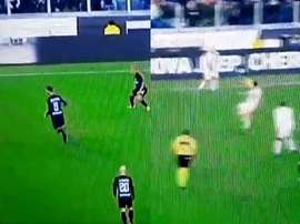 Dybala acabó por los suelos tras el pelotazo. Captura/GOL