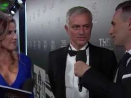 Le tacle de Mou à Guardiola lors du gala 'The Best'. Capture/3HD