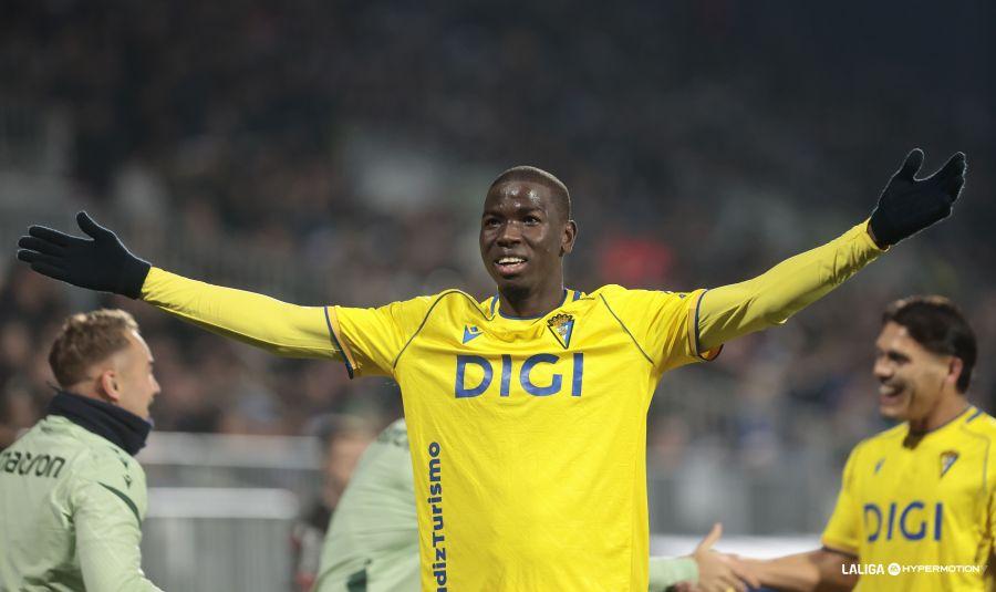 El Cádiz le corta las alas al Zaragoza