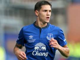 Muhamed Besic, de 23 años, seguirá ligado a los 'toffees' hasta 2021. Twitter